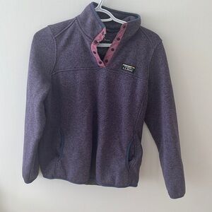 Size medium fits more like women’s xs great condition